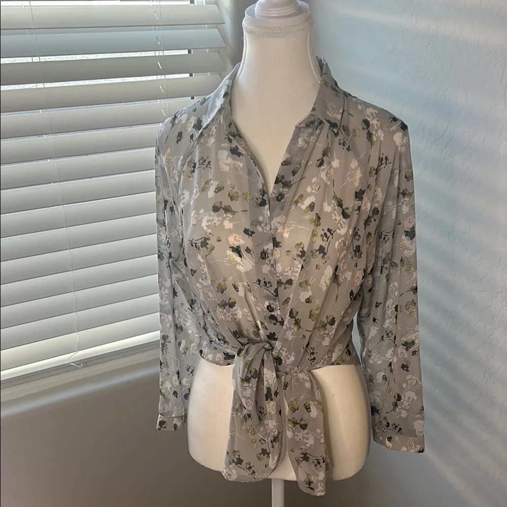 Floral Button-Up Blouse - Gray - Picture 4 of 4